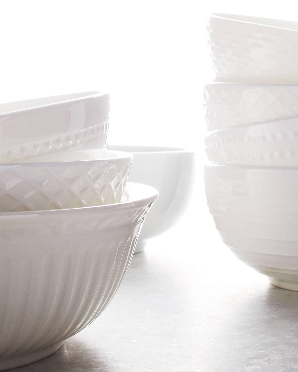 16 Piece White Dinnerware Set T835641