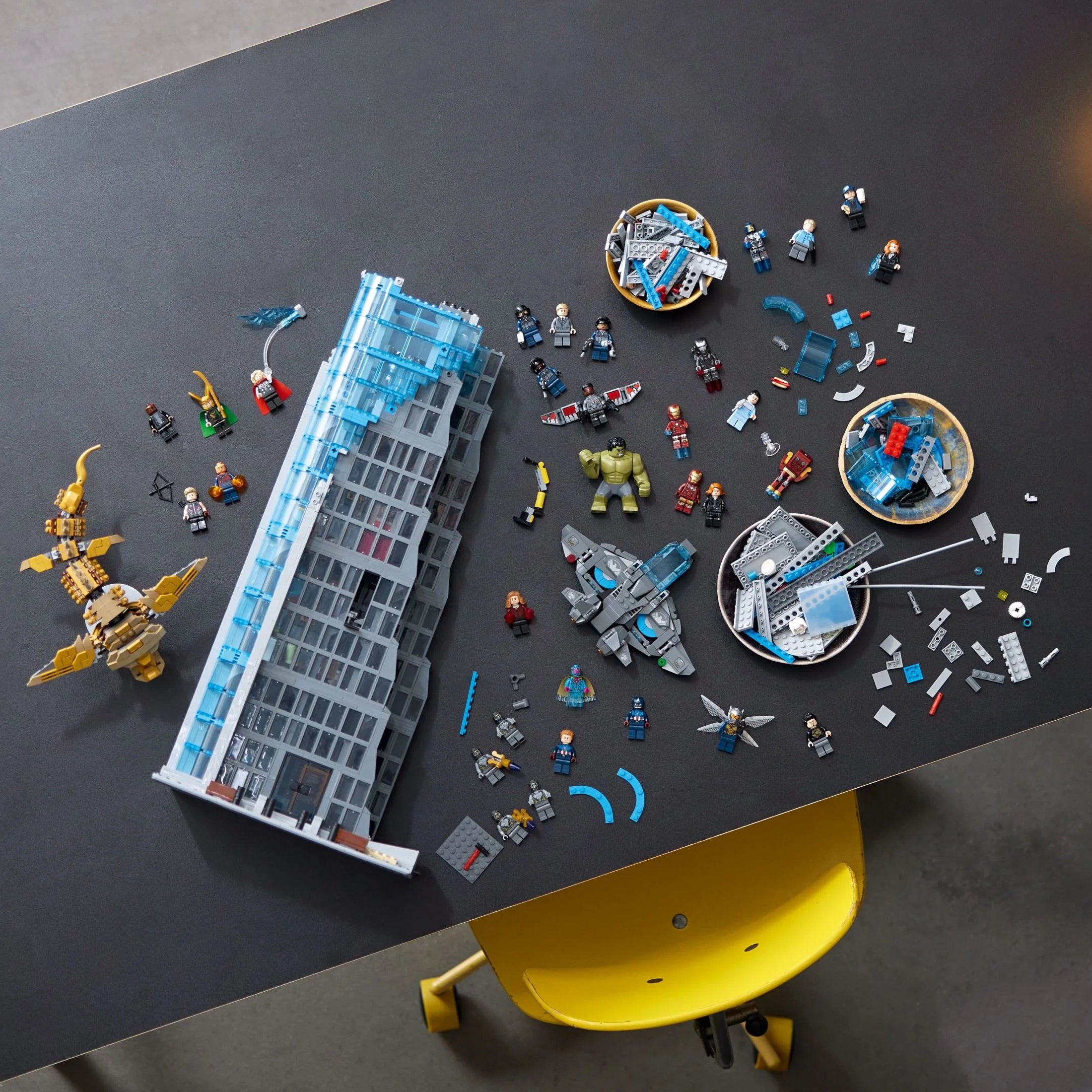 Avengers Tower Building Kit with 31 Figures G3420