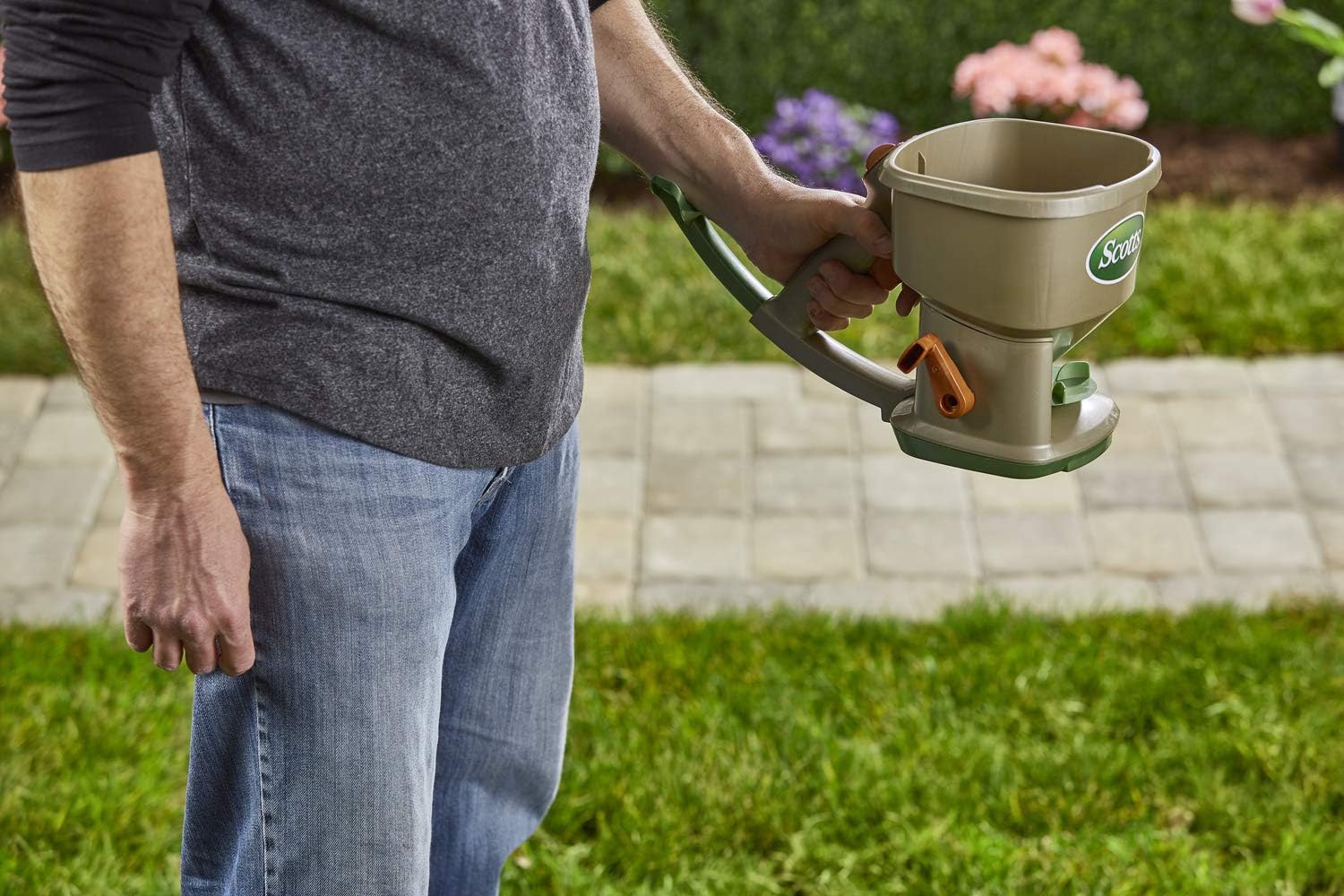 Hand-Powered Handheld Spreader U315