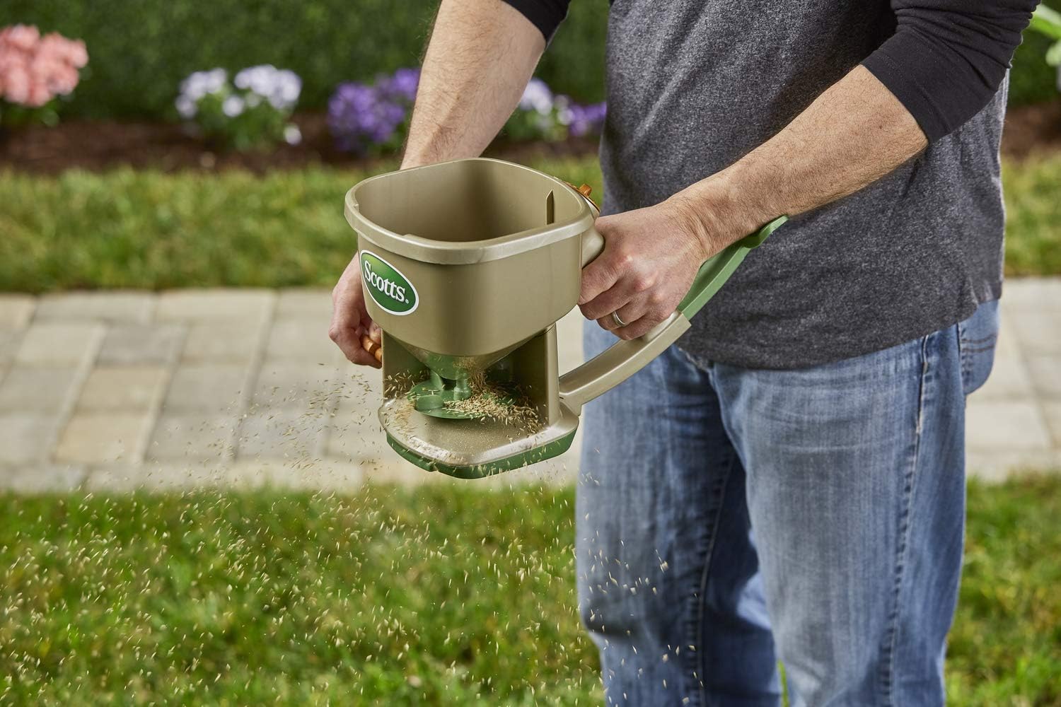Hand-Powered Handheld Spreader U315