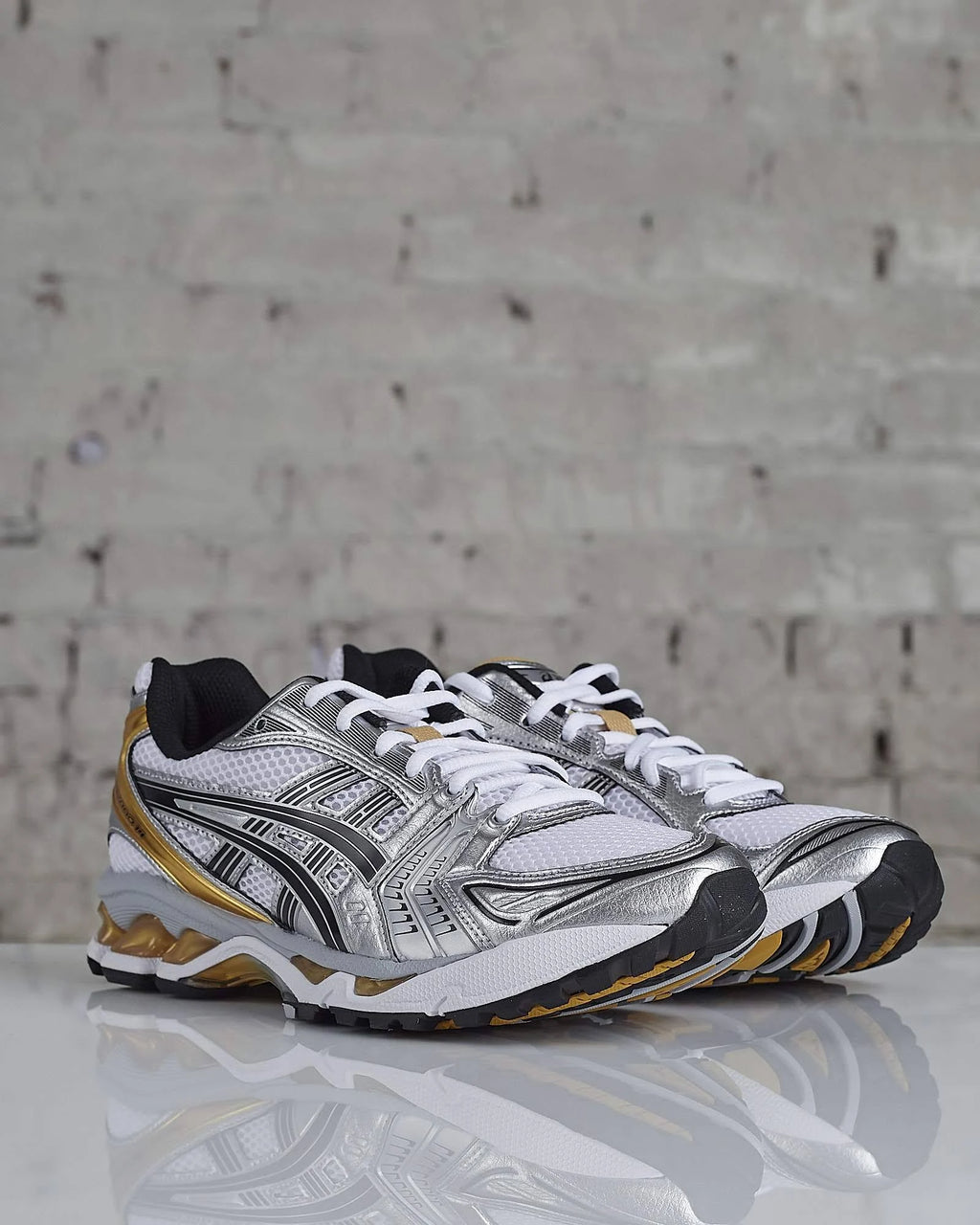 White Pure Gold Running Shoes Z9729