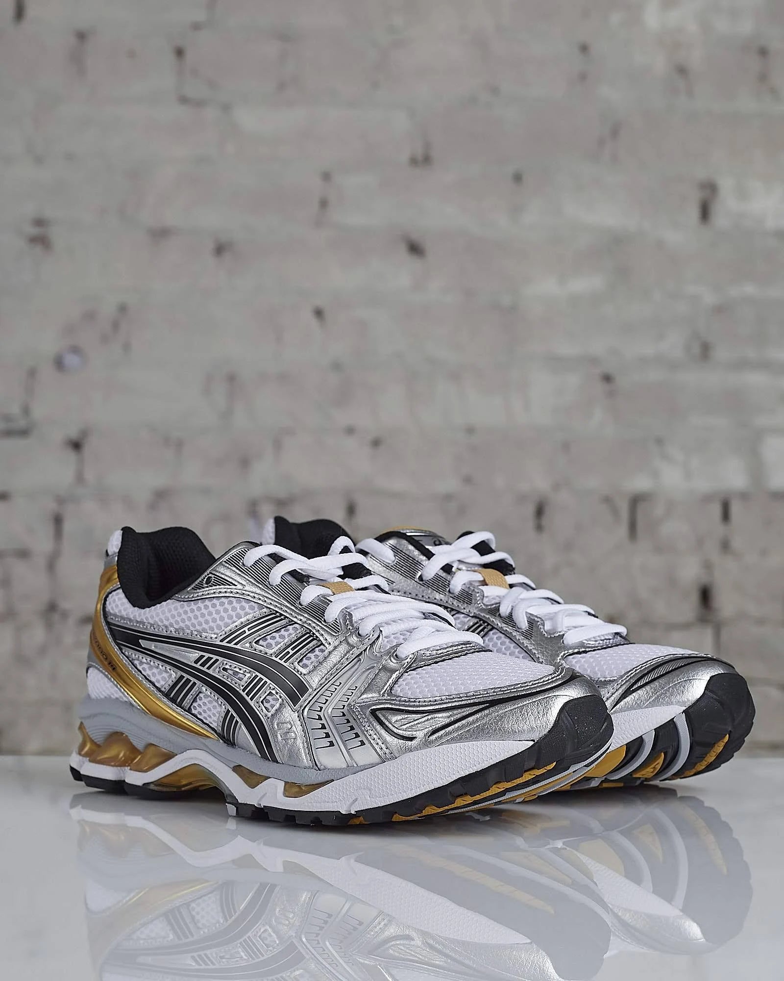 White Pure Gold Running Shoes Z9729
