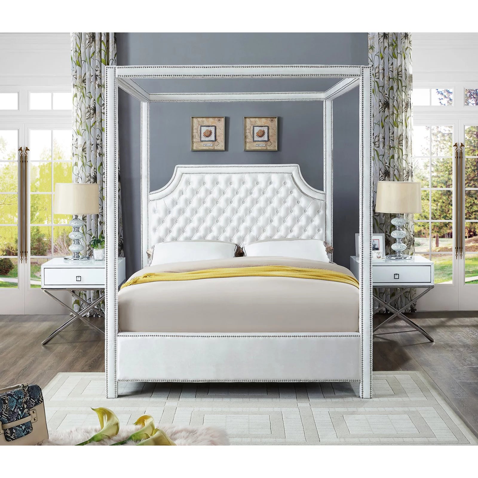 Tufted Canopy Bed with Nailhead Trim T83228