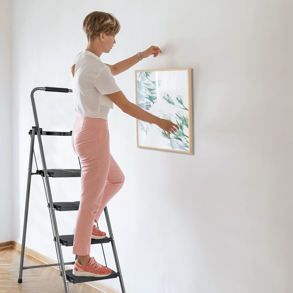 4 Step Folding Ladder with Handrail, Black S3260