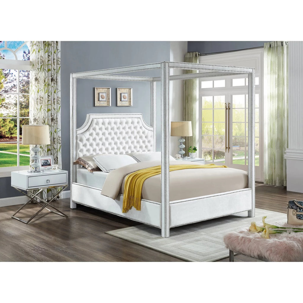 Tufted Canopy Bed with Nailhead Trim T83228