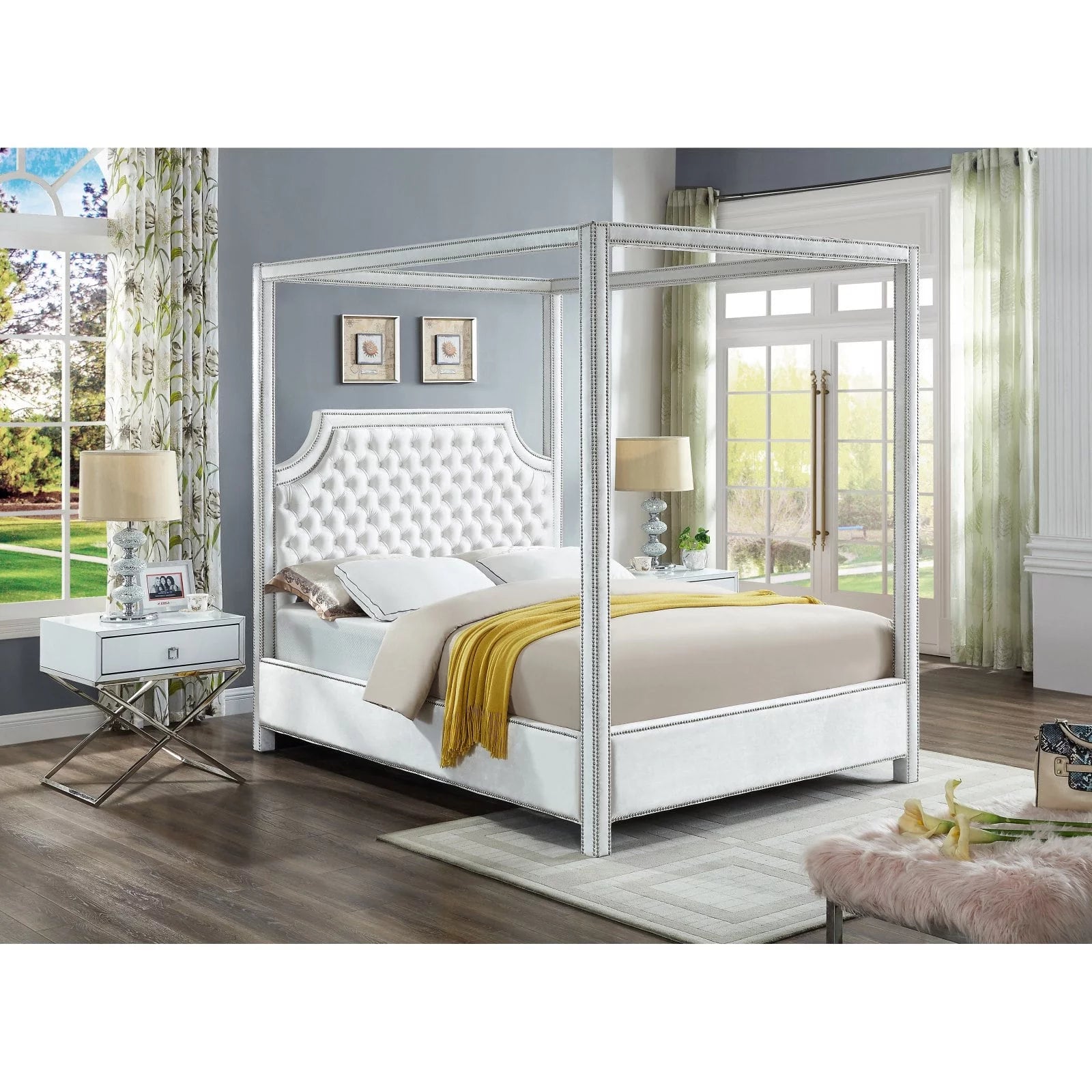 Tufted Canopy Bed with Nailhead Trim T83228