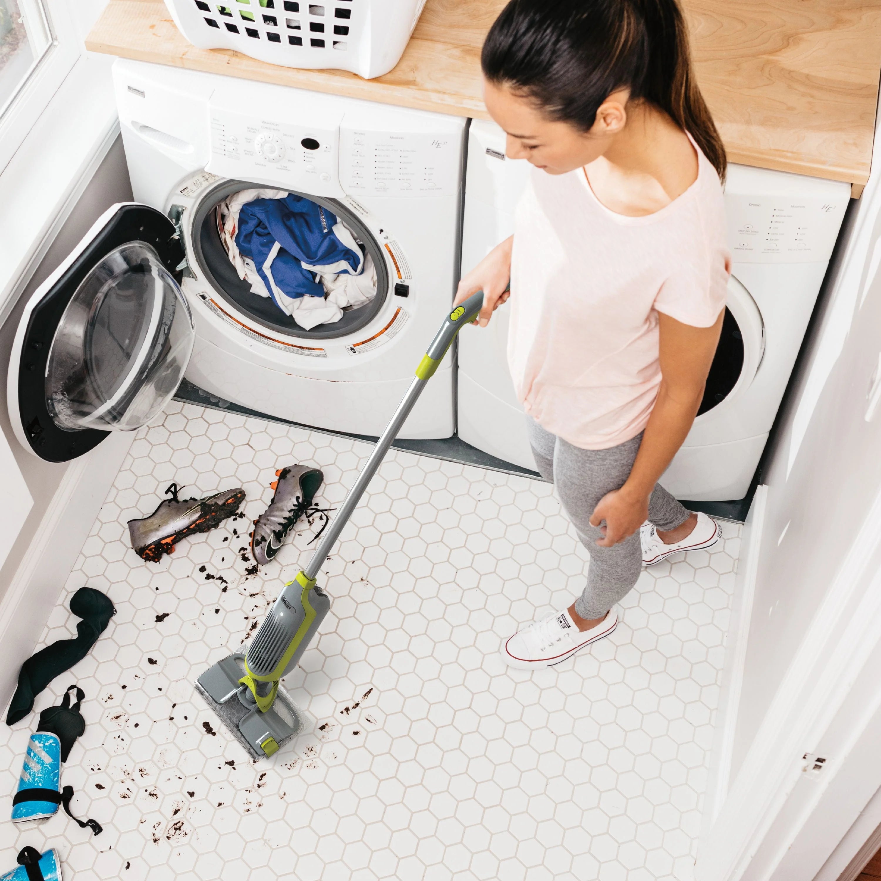 Cordless Hard Floor Vacuum Mop with Disposable Pads C75903