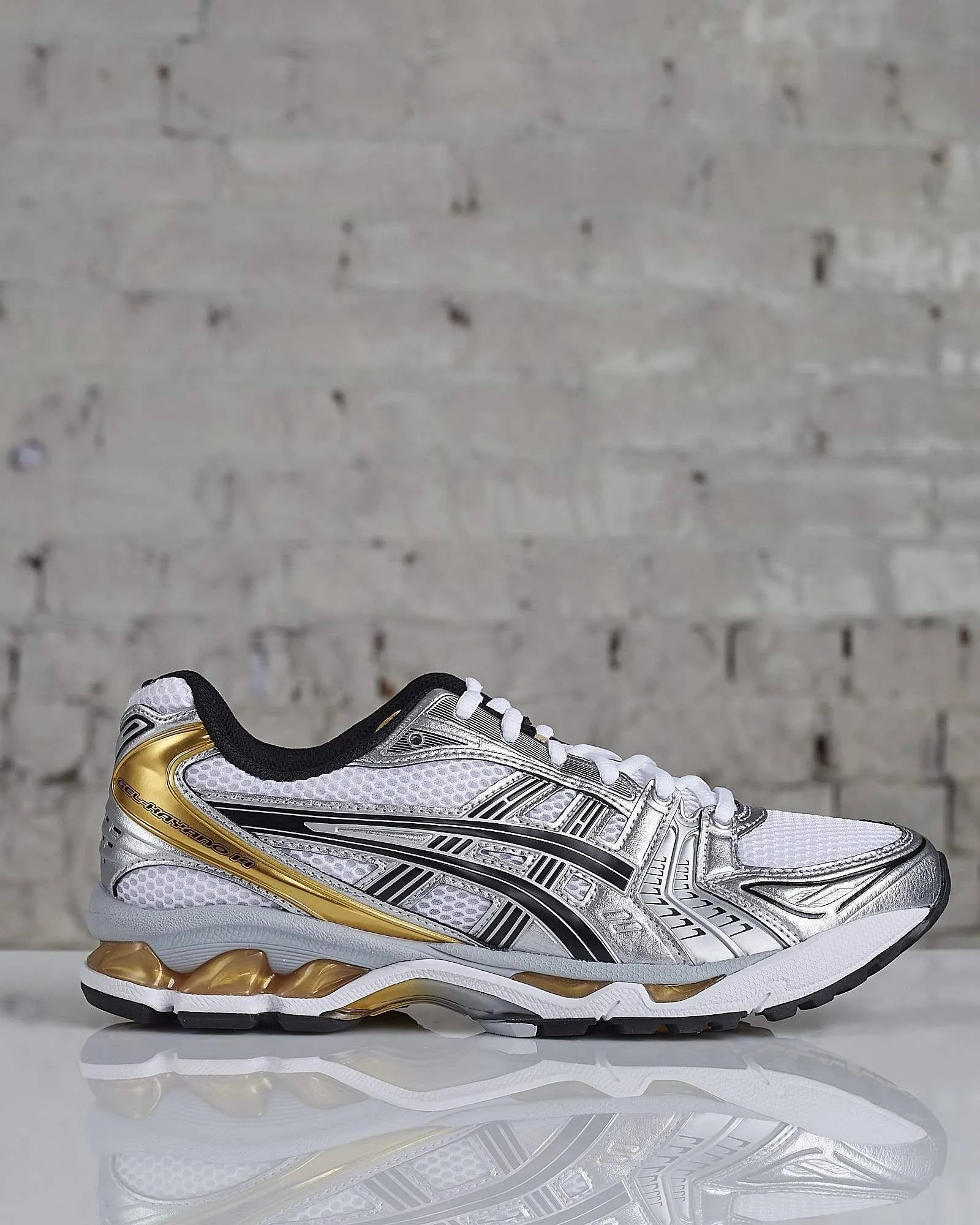 White Pure Gold Running Shoes Z9729