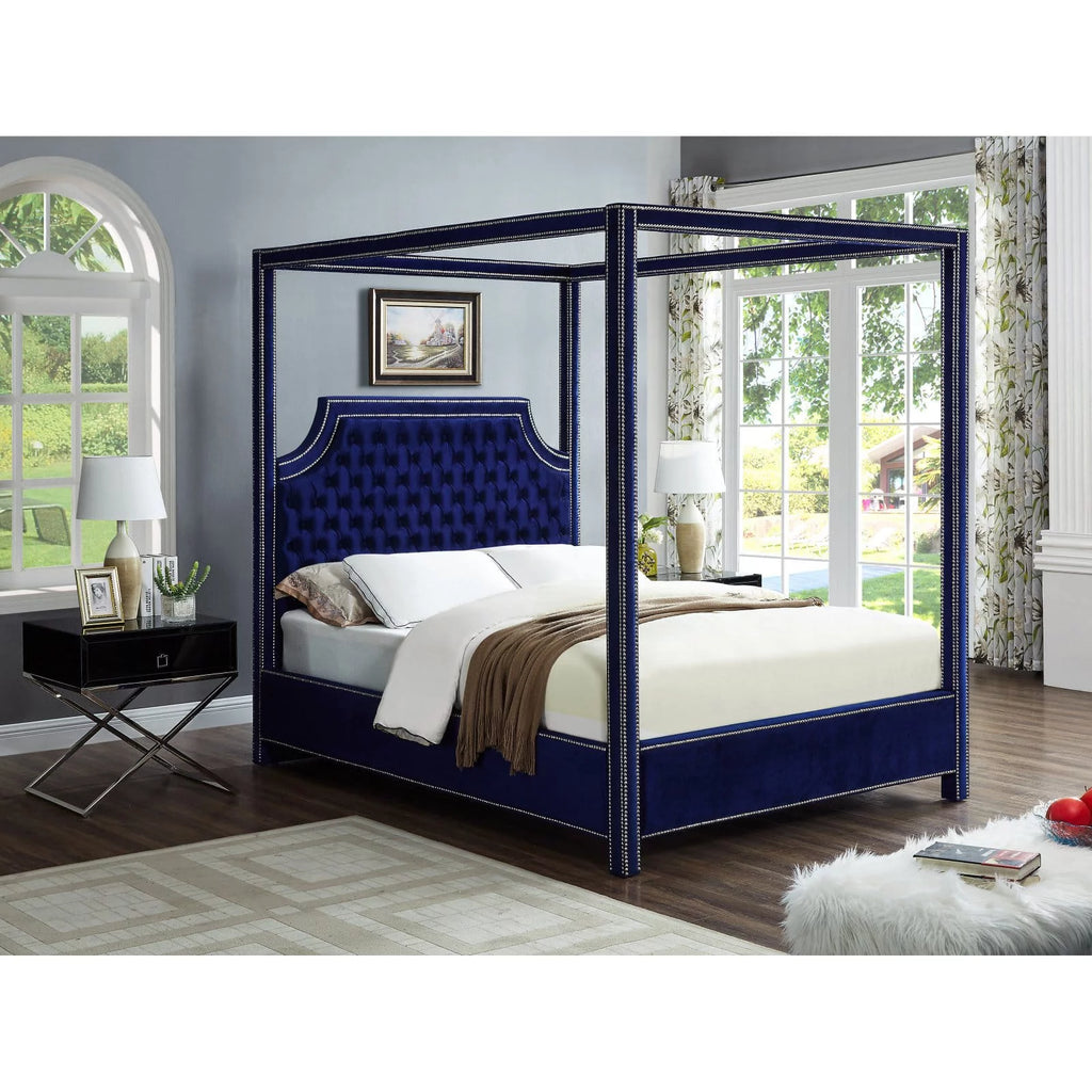 Tufted Canopy Bed with Nailhead Trim T83228