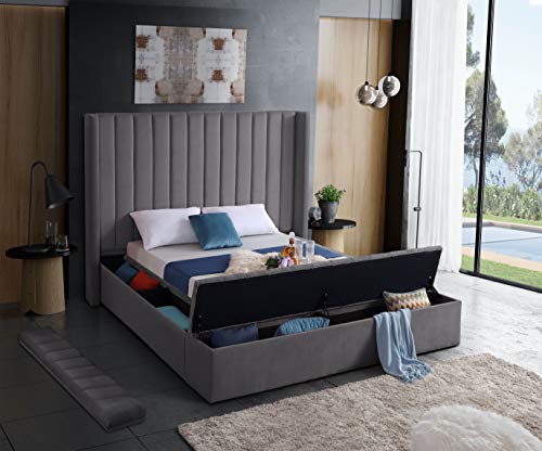 Cream Velvet Upholstered Full Bed with Storage U904
